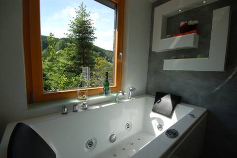 Resina Suite with Jacuzzi & Sauna