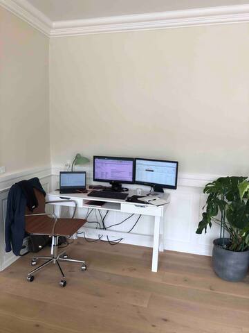 Central, spacious, cosy Scandinavian apartment gallery image 4