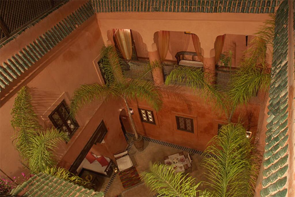 Patio central vue de la terrasse.