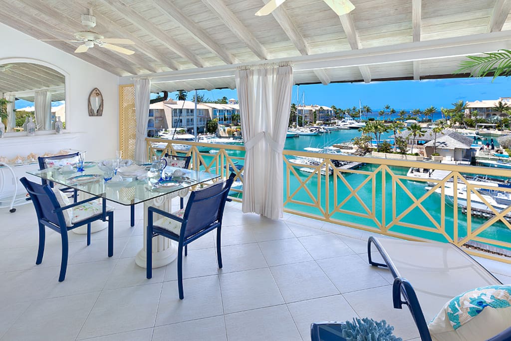 Covered patio / balcony
