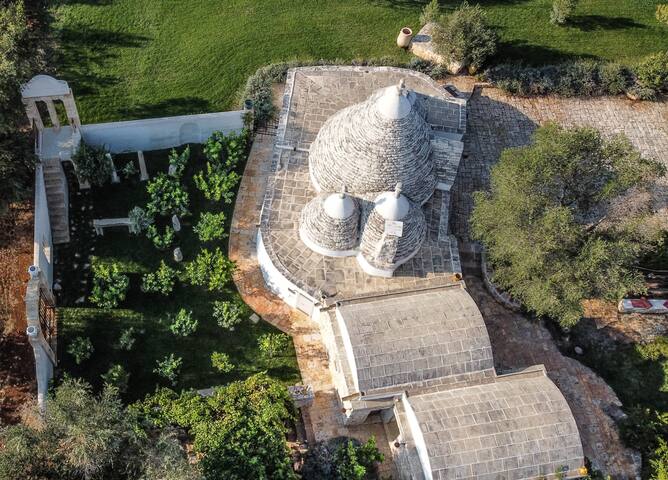 TRULLI IL GECO SOGNANTE Elegant trullo with pool gallery image 2