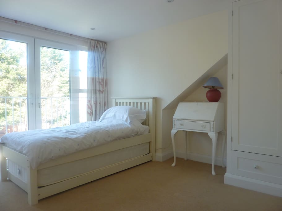 southfields singles Find the latest single room to share in southfields, london on gumtree search over 20 single room from owners, estate agents and developers in southfields, london. southfields singles Find the latest single room to share in southfields, london on gumtree search over 20 single room from owners, estate agents and developers in southfields, london.