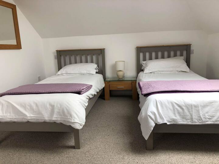 Bedroom 5
A light and airy newly refurbished twin bedroom, with en-suite shower room & bluetooth speaker system