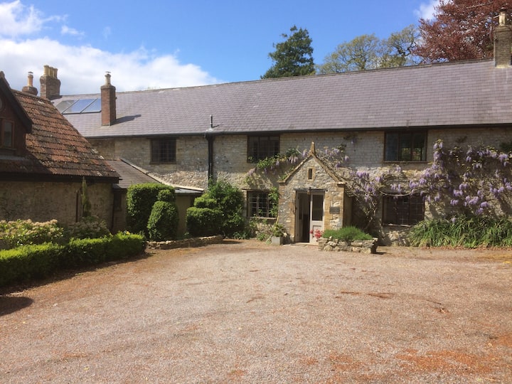 Battleford Hall B&B Axminster, near Lyme Regis Houses for Rent in