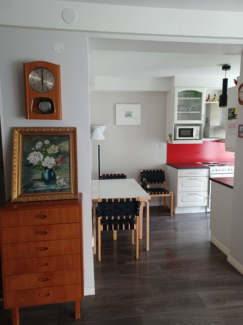 Tidy city taxi/ A nice one-bedroom flat