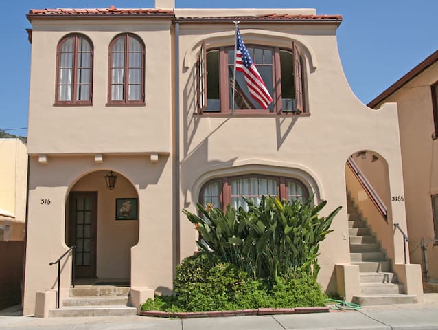 Well-maintained Home + 1st level of Duplex + 2.5