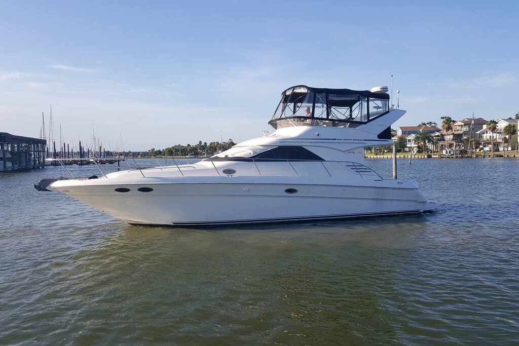 Port side view on the water