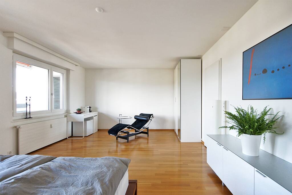 Guestroom with couch (not on the photo)