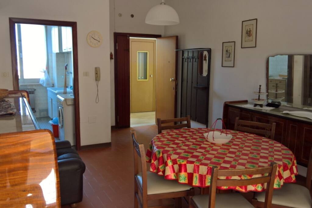 ingresso - soggiorno con balcone