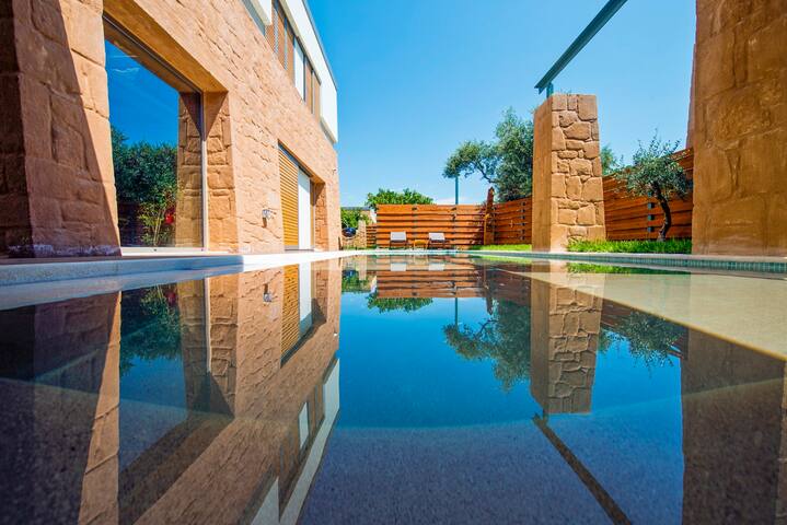 Luxury 3 Villas With Heated pools-Up to 21 guest gallery image 4