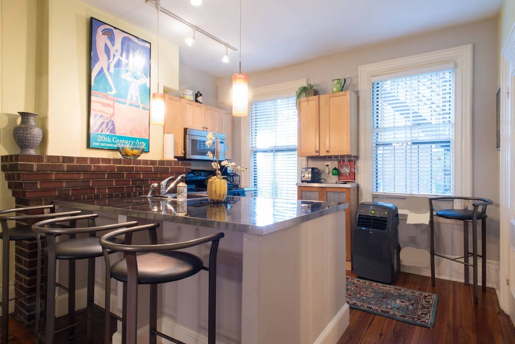 Open Eat In Kitchen, Granite/Stainless