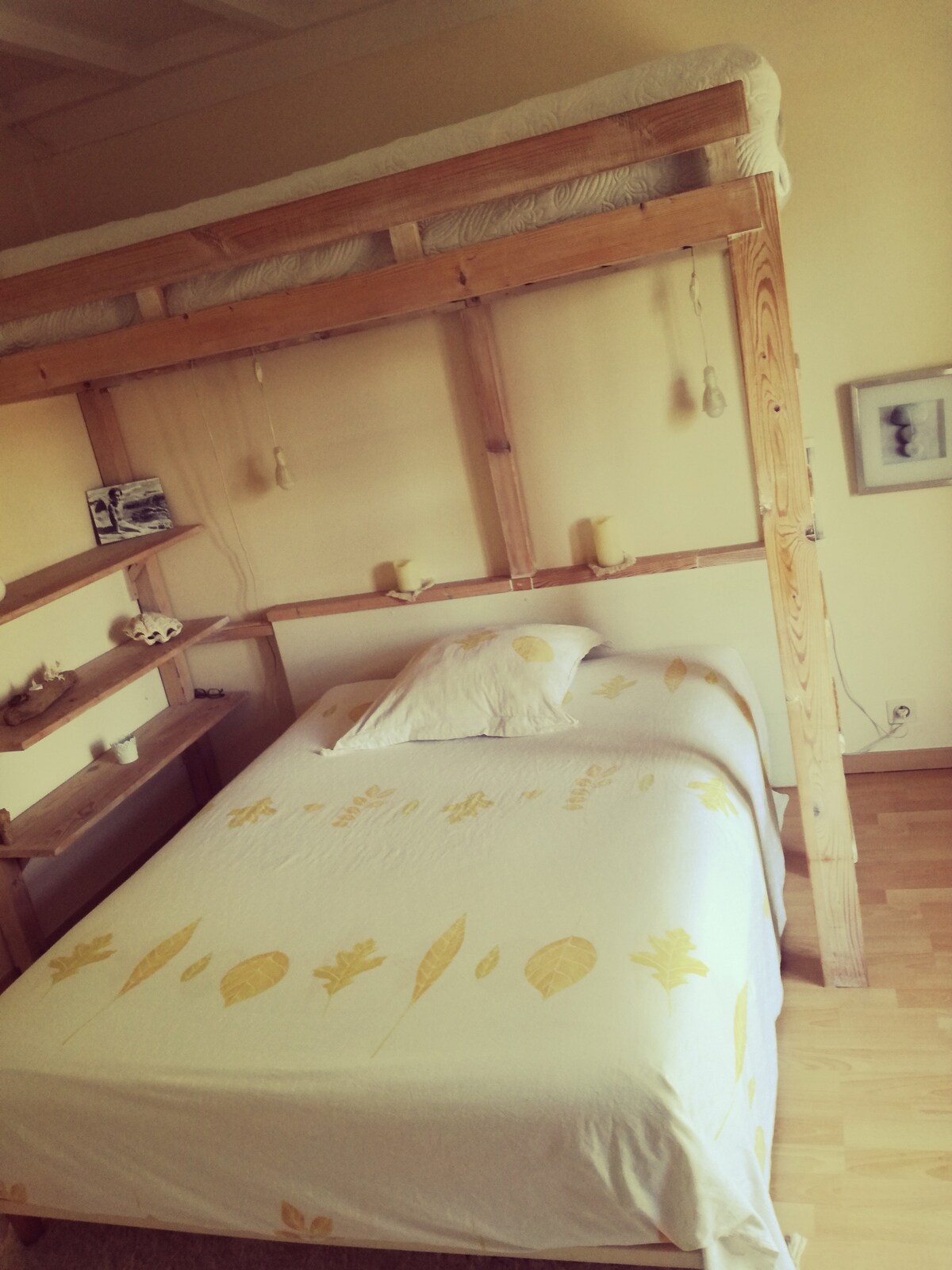 ห้องนอน 3 
1 เตียง 140 และเตียงชั้นลอยขนาด 90