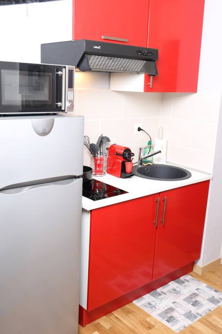 Frigo/congel et four micro-ondes avec fonction grill