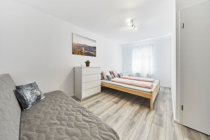 Спалня 1 има собствена баня.