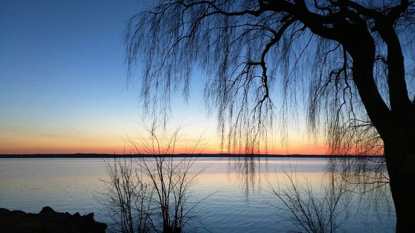 Keswick-TO Luxury waterfront cottage-Sunset view