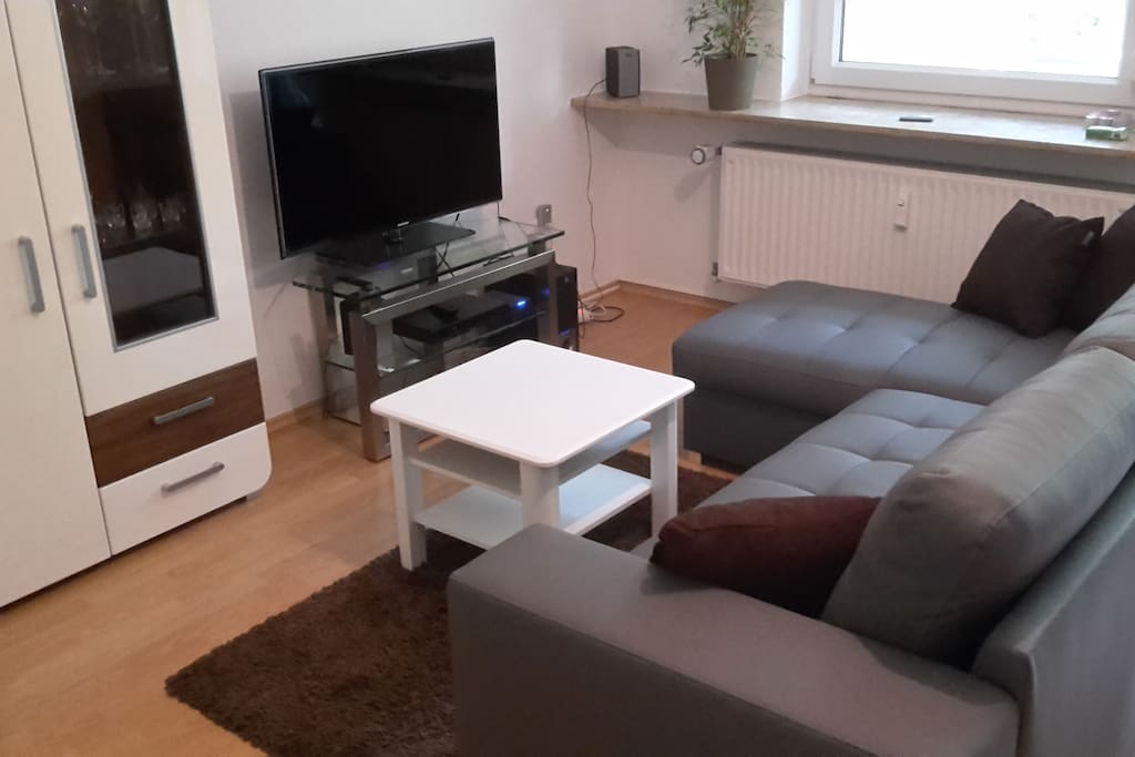 Wohnzimmer mit Schlafsofa / living room