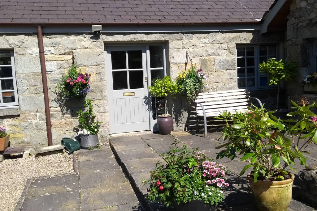Riverside Cottage at Parc Elernion