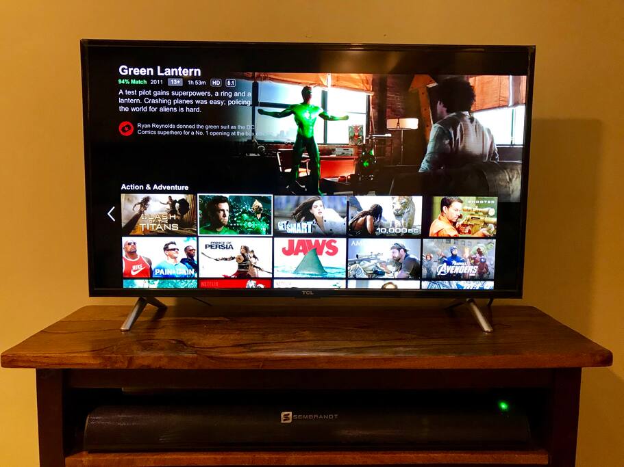 Watch Netflix Movies anytime ! Brannd New 40inch LED Smart TV in the living room