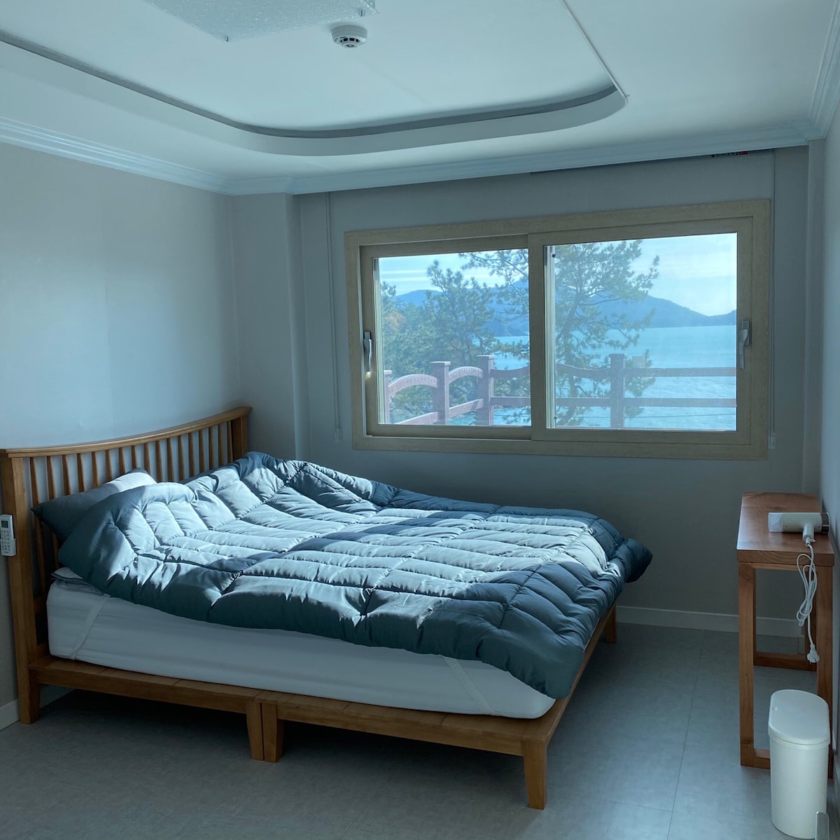 Това е като стая 1, 
и можете да намерите изглед към морето навсякъде. ^^