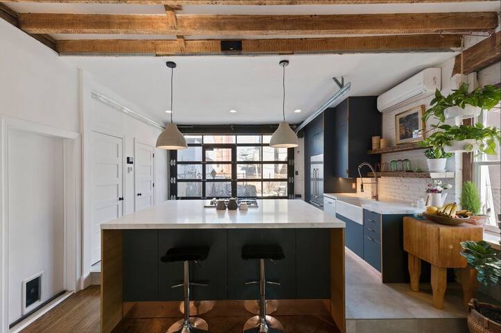 Bold and Beautiful Brooklyn Brownstone gallery image 5