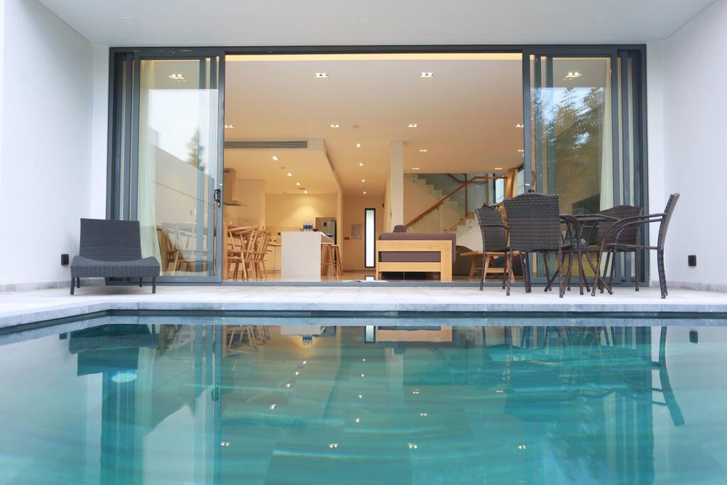 Swimming pool with sun chair and coffee table