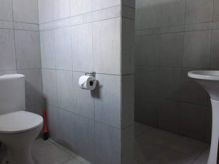 AMBIENT PRIVAT: Banjë me suitë