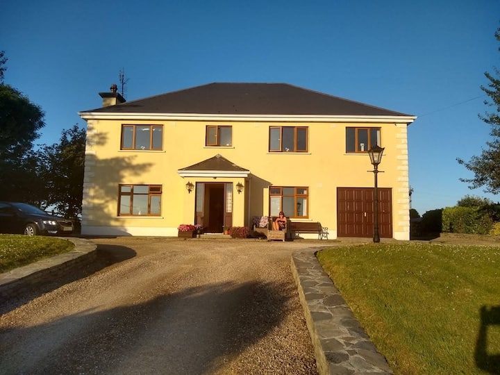 Moonfleet BnB. (Breakfast inc.) knockmore, Ballina Bed and breakfasts