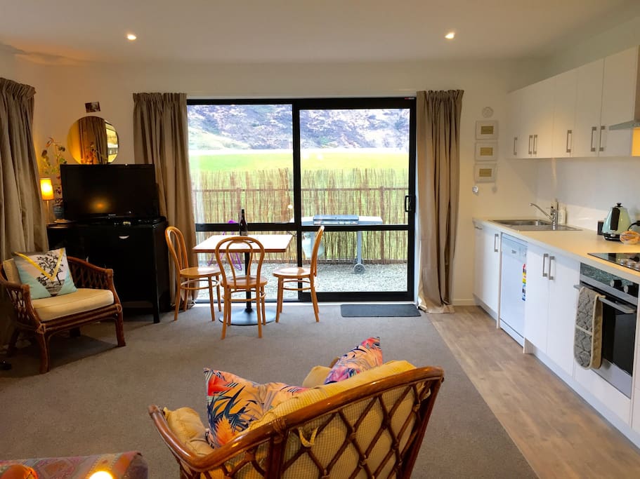 Lounge / kitchen
