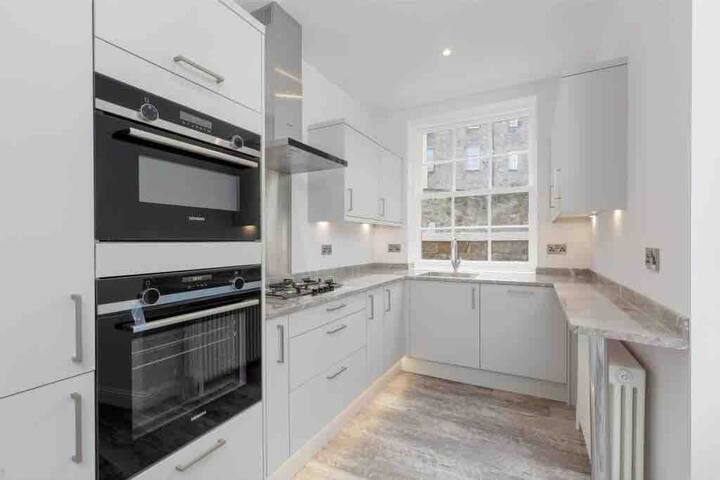 Newly Refurbished-Central Location- 2 Bedroom Flat gallery image 3