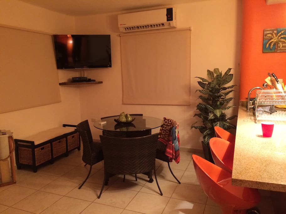 Comedor del departamento, con Tv