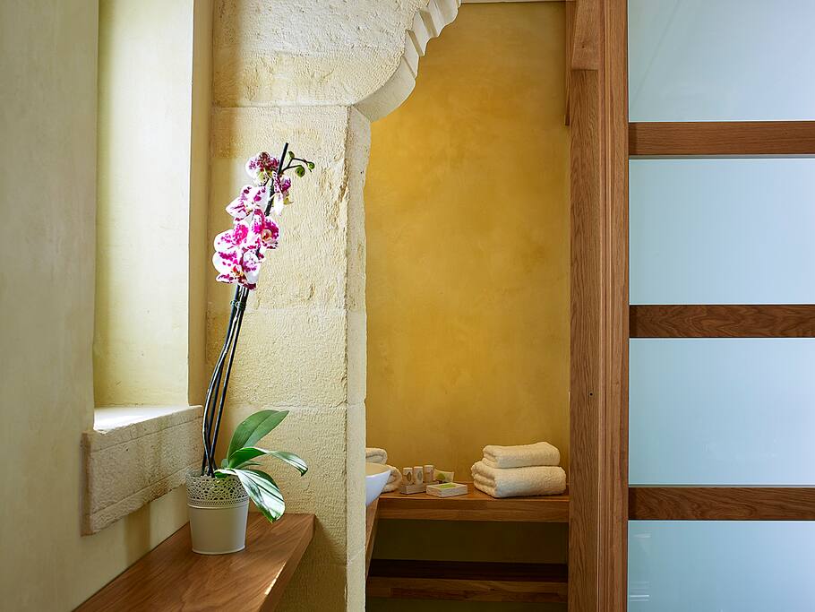 GROUND FLOOR BATHROOM