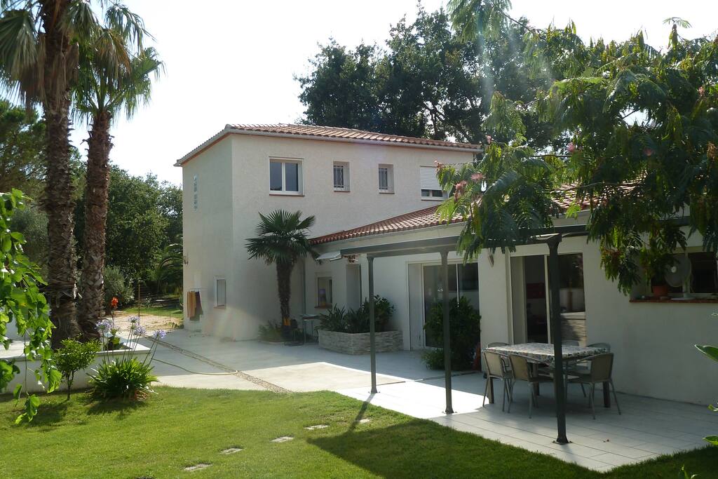 Villa dans la verdure