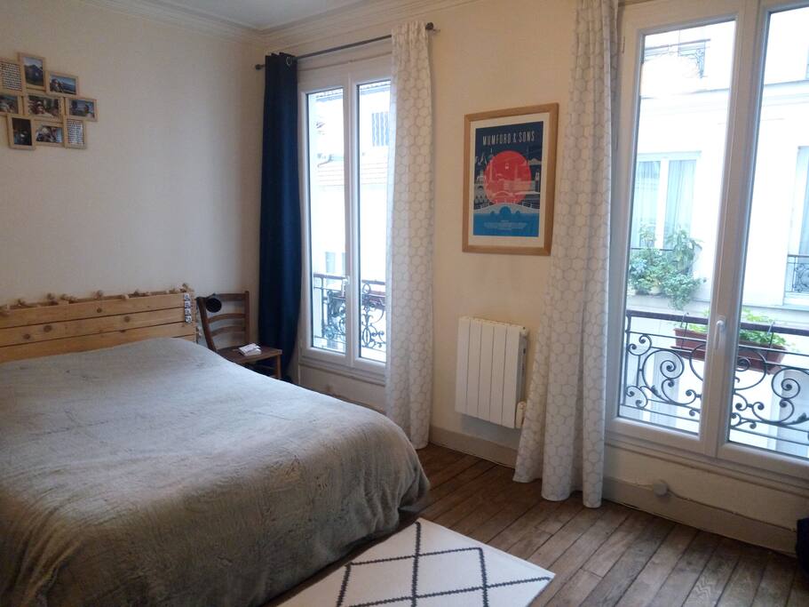 Chambre lumineuse donnant sur cour calme