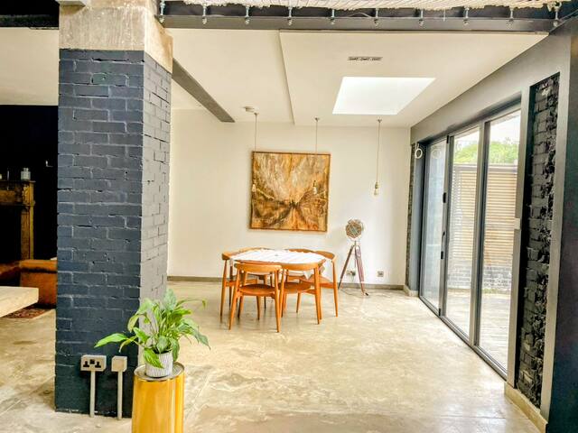 Huge 8 bed – Sleeps 26 – 25 mins to Central London gallery image 2