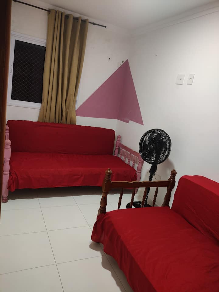 Стая с 2 легла и още 4 матрака.