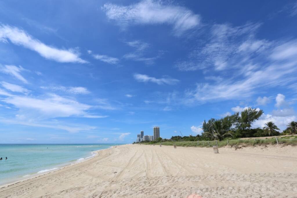 Beach - 4 minutes walk from the house!