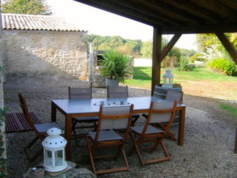 Dining area has view of the pool