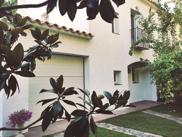 3 bedrom house at Pals. Pool, beach & Golf gallery image 2