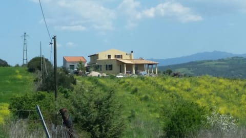 Villa surrounded by nature 20 minutes from the sea.