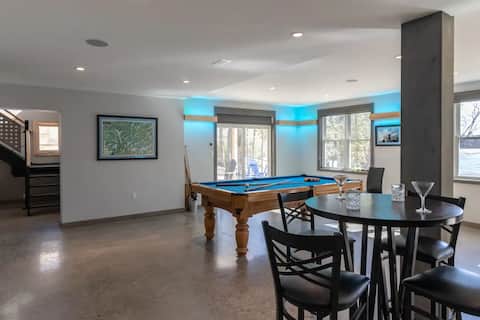 Popular Airbnb listing: Kaskazi House, a Private Sandy Waterfront Retreat in Frontenac