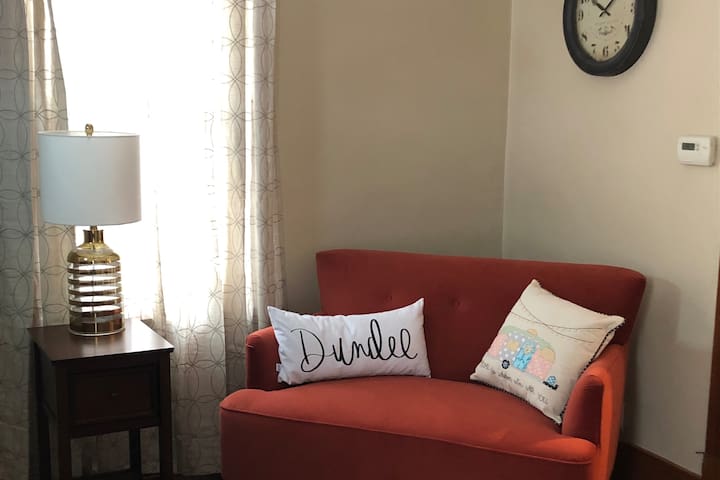 Eclectic 1 Bed House in Classic Dundee