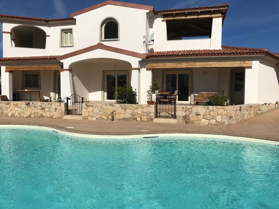 Vista frontale della proprietà. Appartamento al 1^ piano con terrazza panoramica