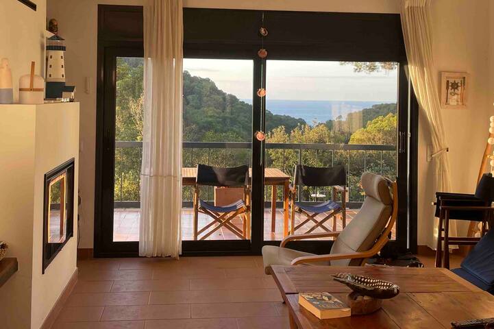 Amplio y confortable chalet con vistas al mar. gallery image 2