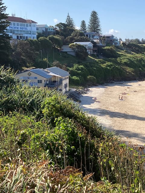 Amblesea: a 5 minute walk to Main Beach and town.