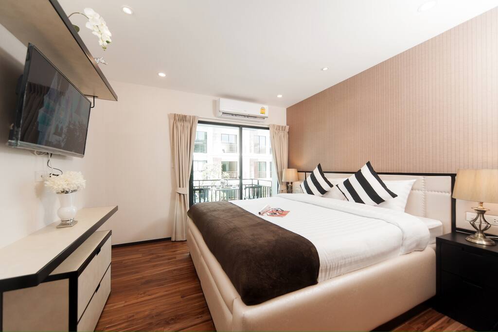 Warm luxury space. 40" LED TV.
