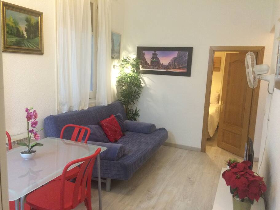 LIVINGROOM