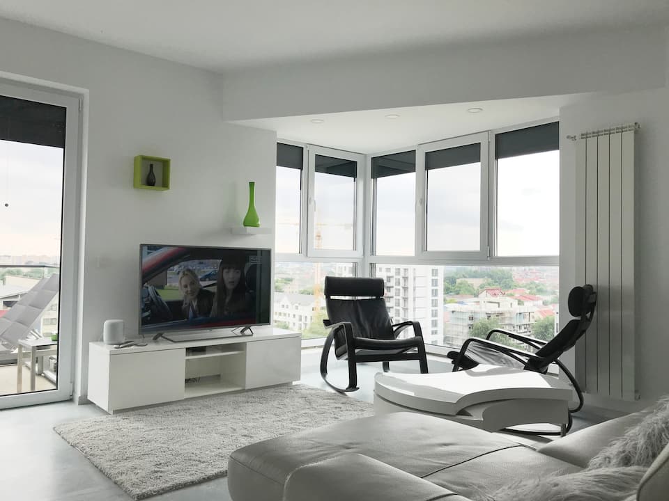 Luxury Westpark 2 Residence with Lake View — photo 1