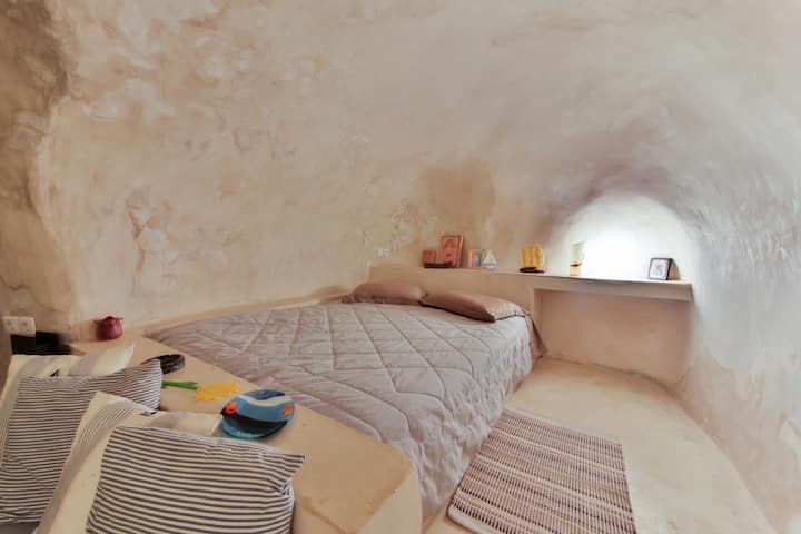 客厅设有开放式加大双人床