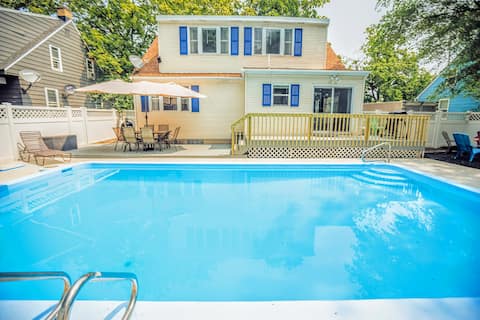 Huge pool home close to Downtown GR & airport