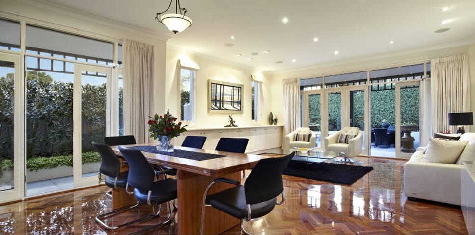 LUXURY TOWNHOUSE gallery image 4